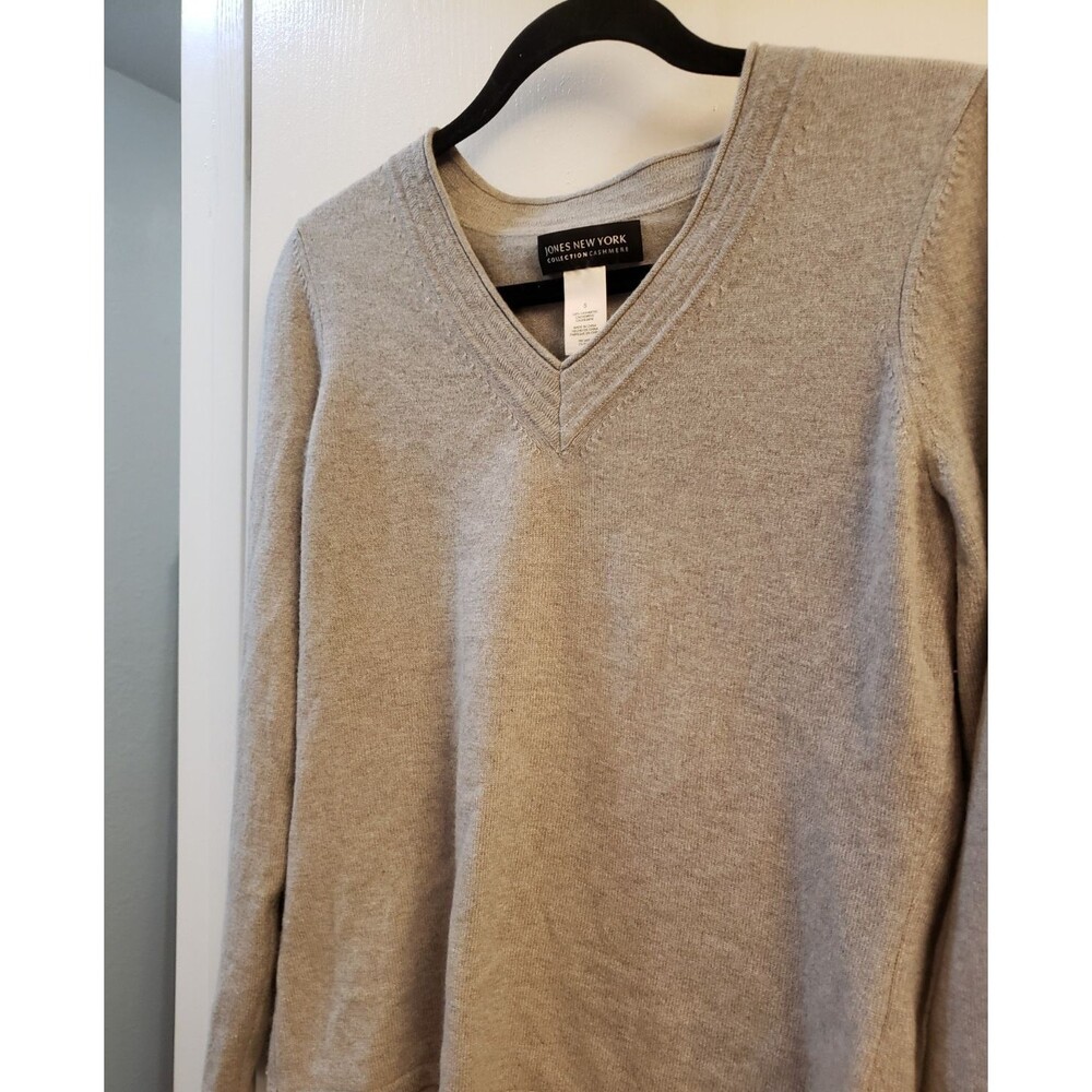 Jones New York Women's - Size Small, Gray V Neck Cashmere Sweater Nice